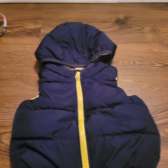 Baby Gap Blue and yellow 12-18 months Puffer vest. - Picture 7 of 10